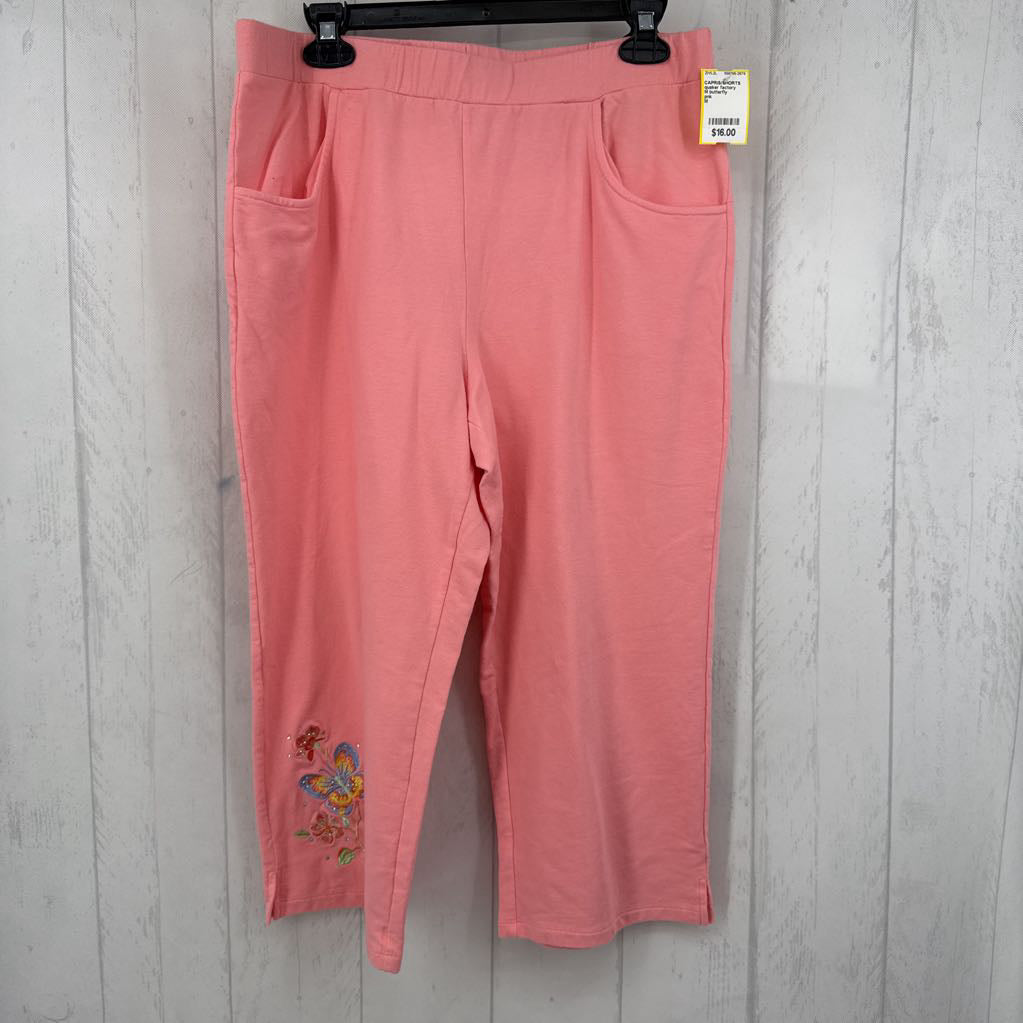 M butterfly embroidered pull-on capri