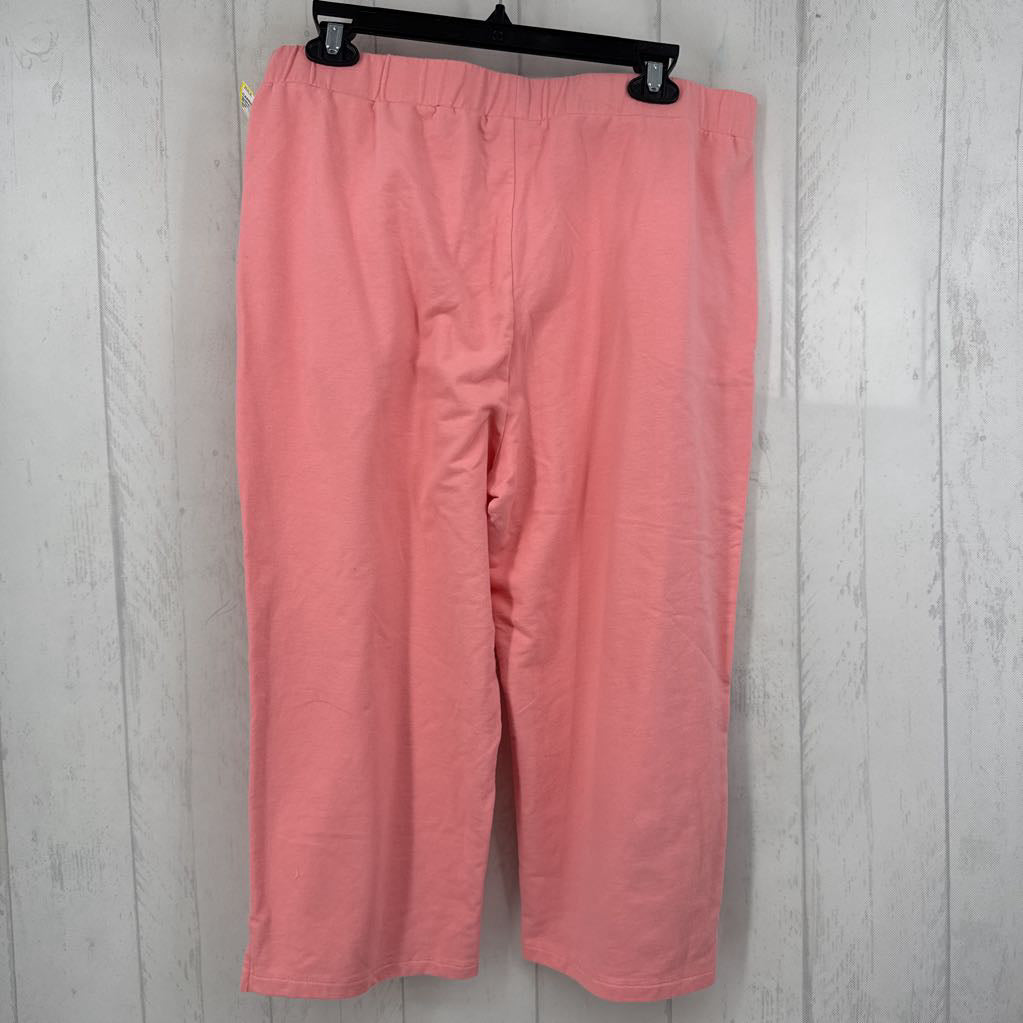 M butterfly embroidered pull-on capri