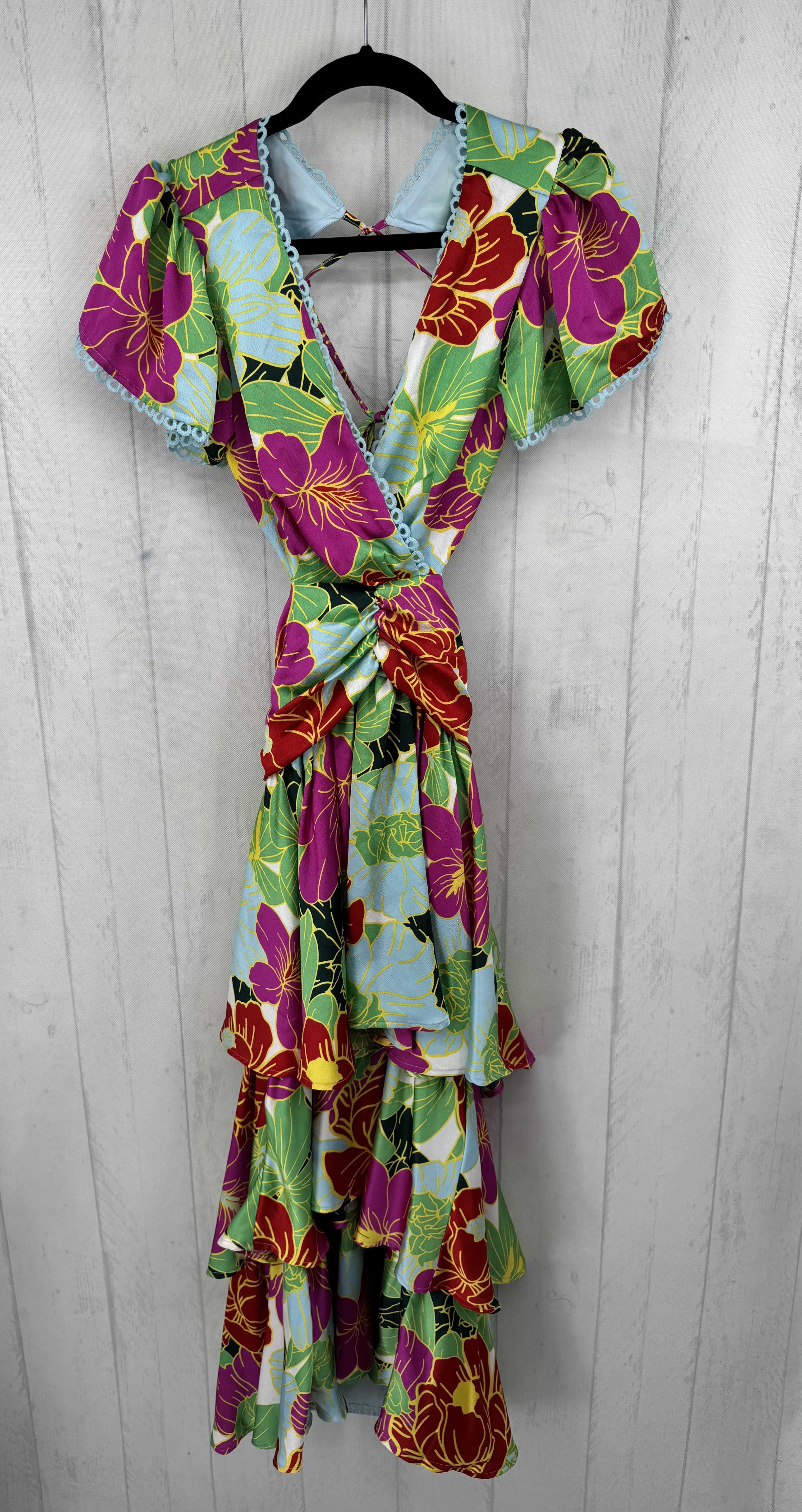 8 flo print criss-cross back tiered s/s dress