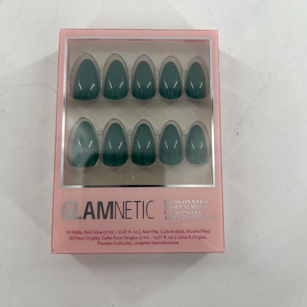 press-on nails - green