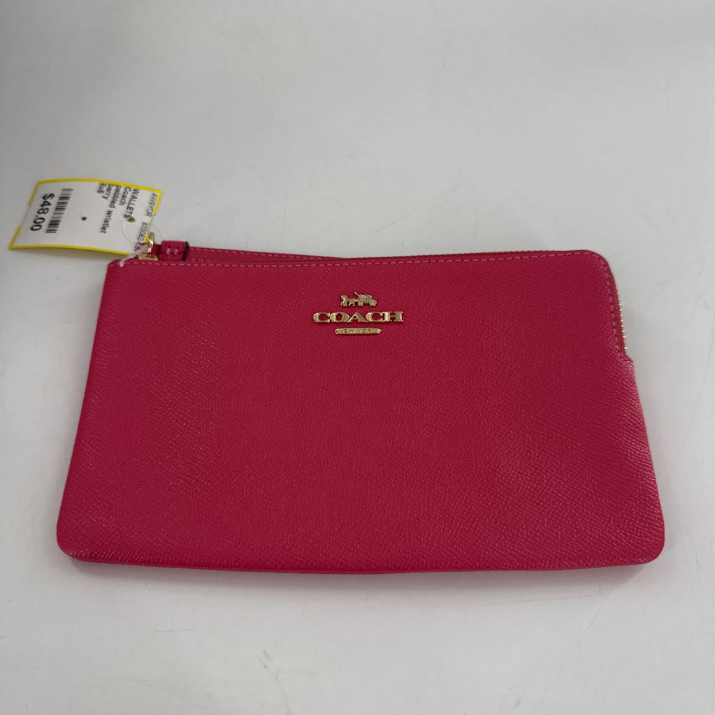 pebbled wristlet