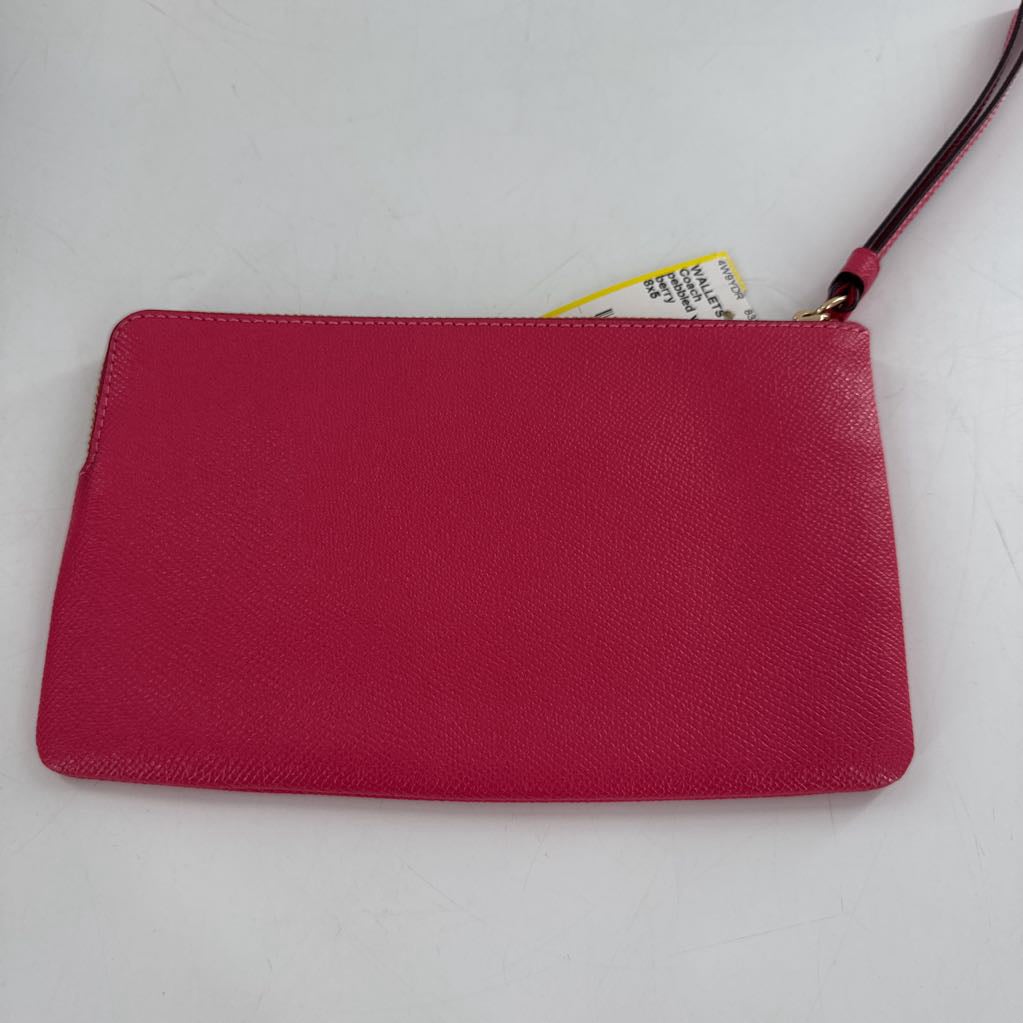 pebbled wristlet