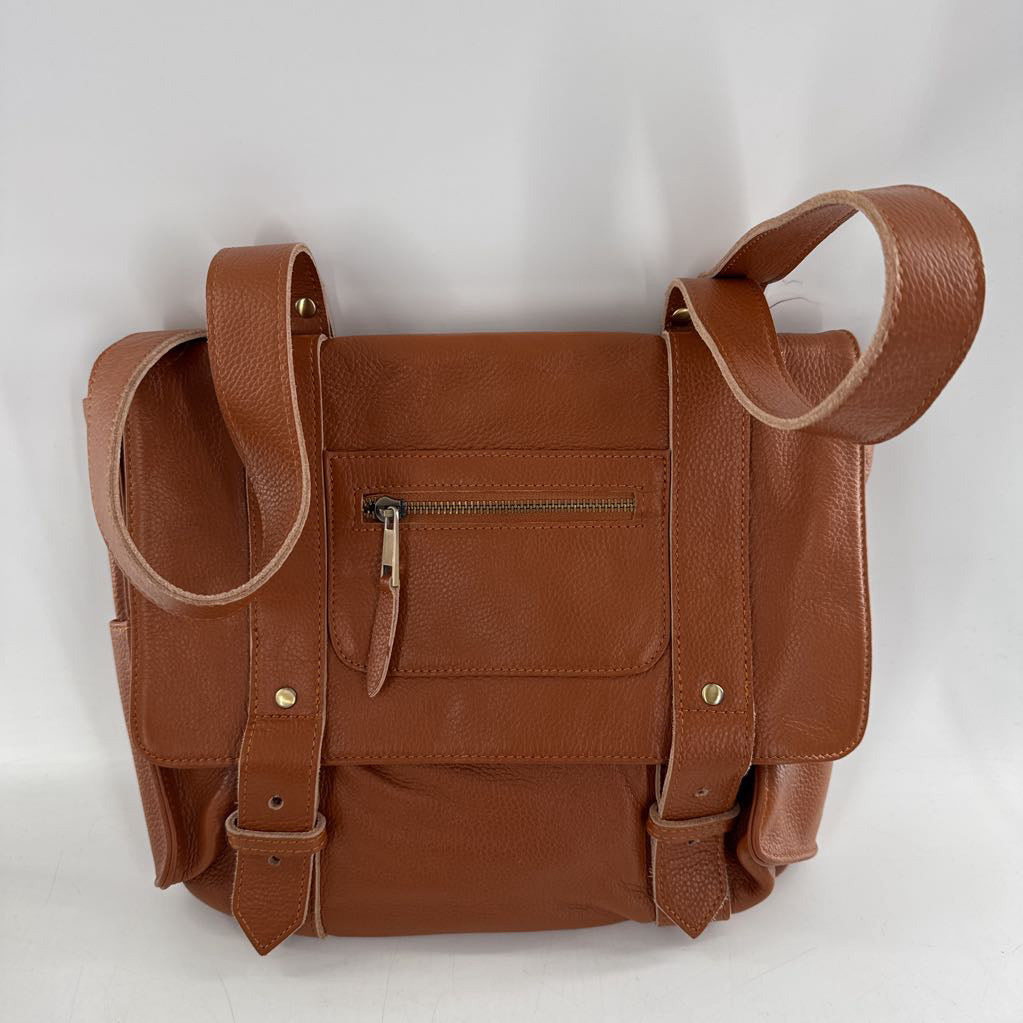 convertible backpack w/ flap closure