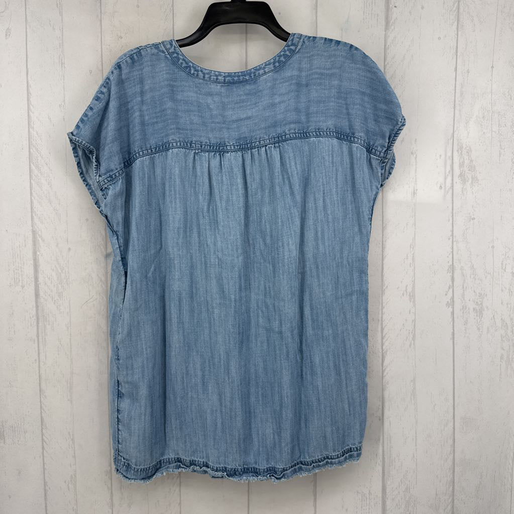 M denim 1/2 button down cap slv top
