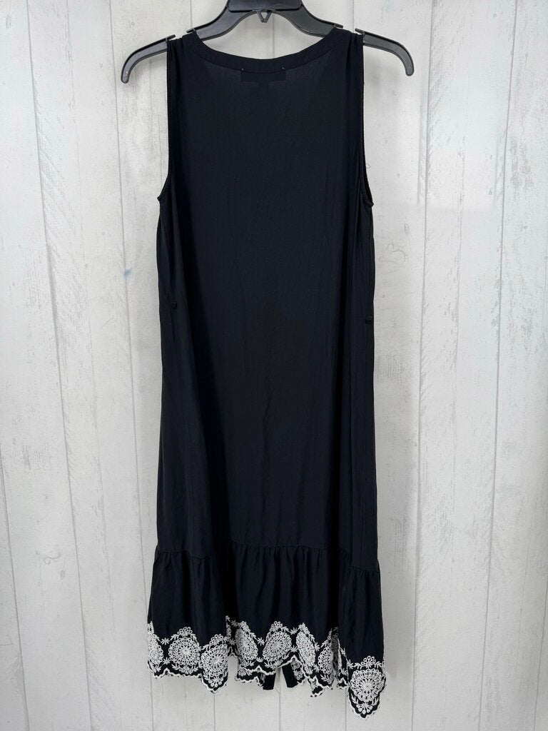 6 button down embroidered hem slvls dress