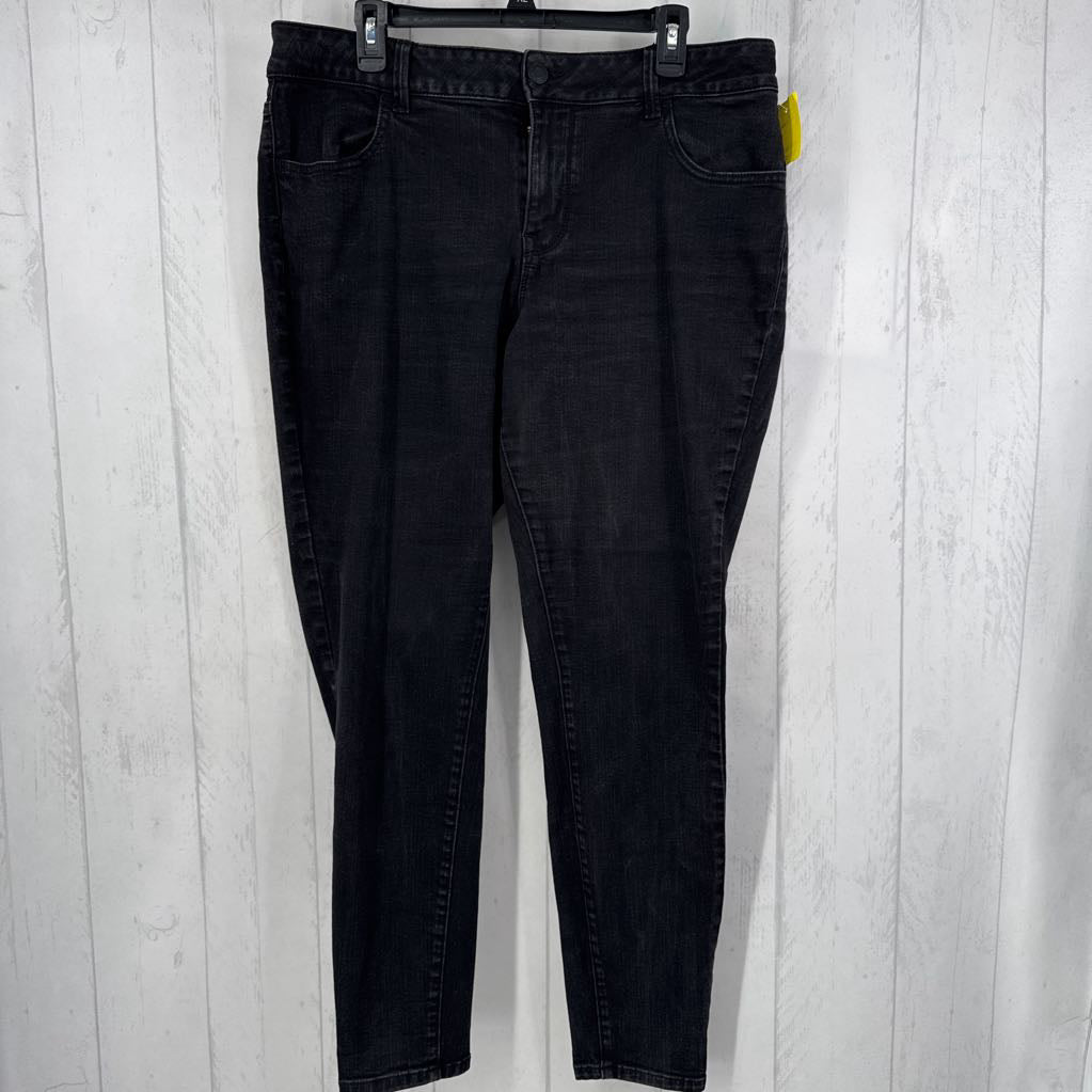 18L mid-rise skinny jean