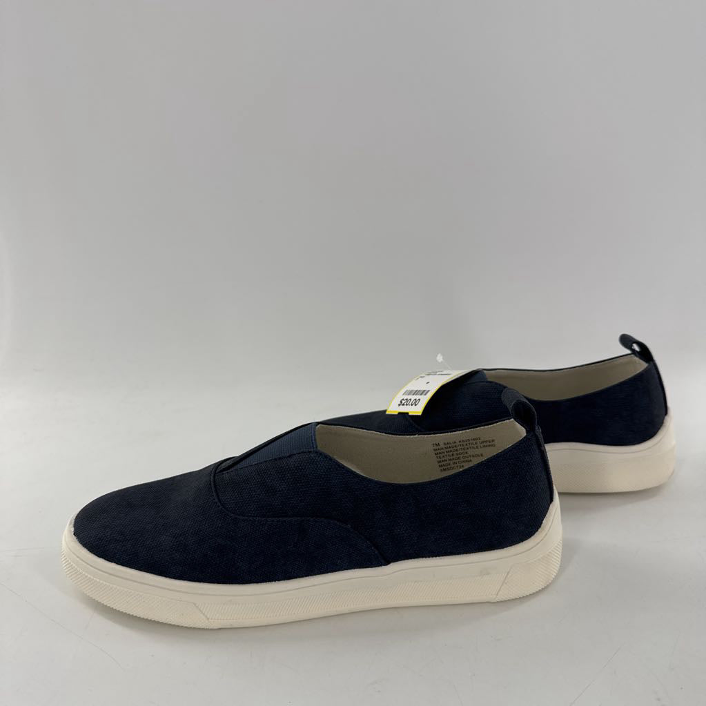 7 slip-on sneaker