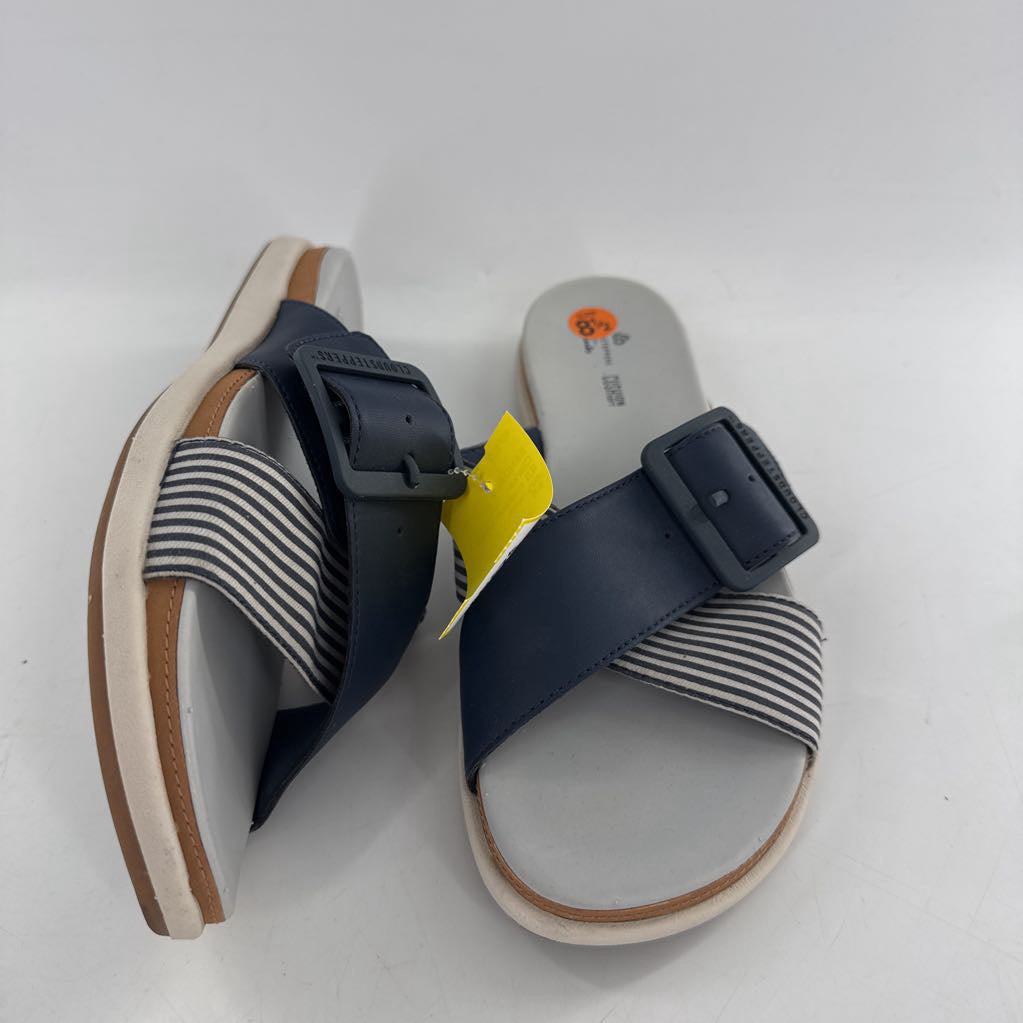 8.5 cushion criss-cross buckle sandal