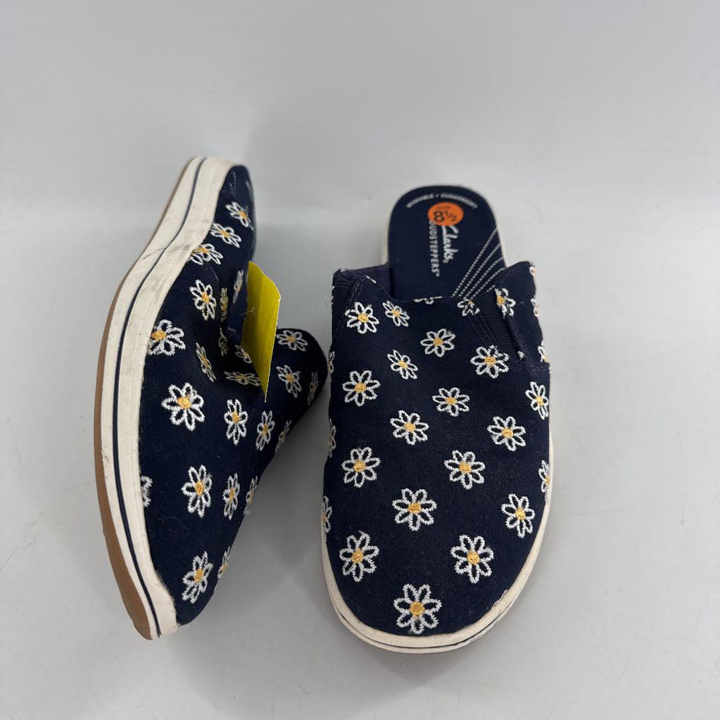 8.5 daisy embroidered slip-on mules