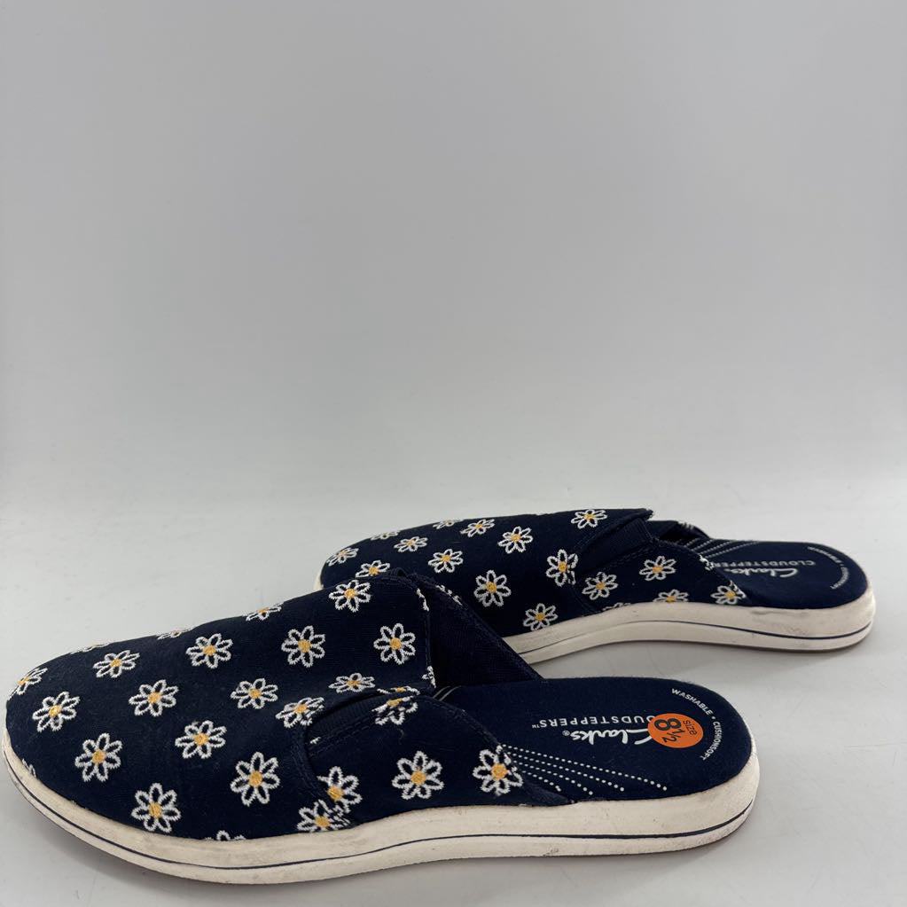 8.5 daisy embroidered slip-on mules
