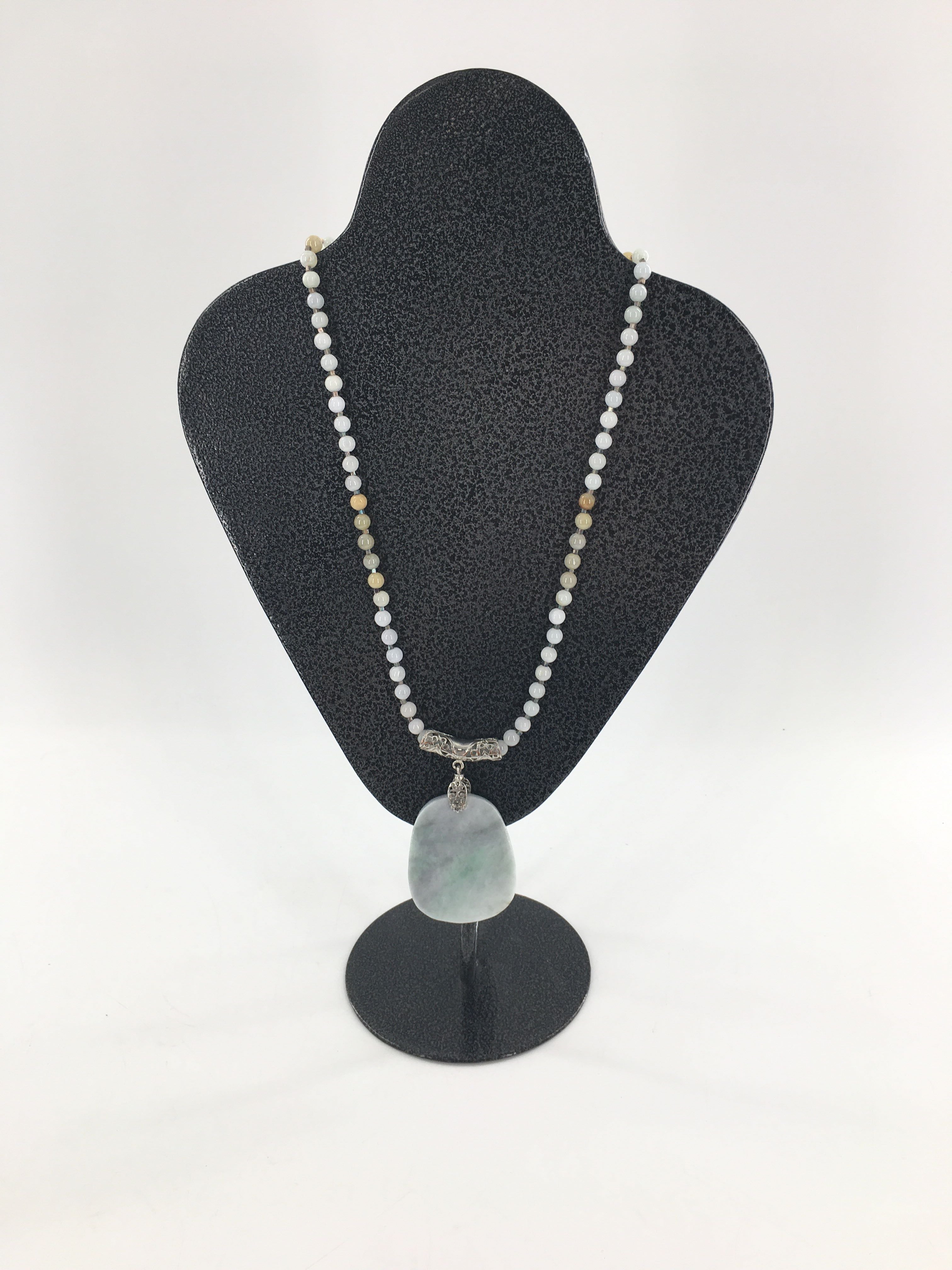 light green jade beaded necklace w/carved horse pendant
