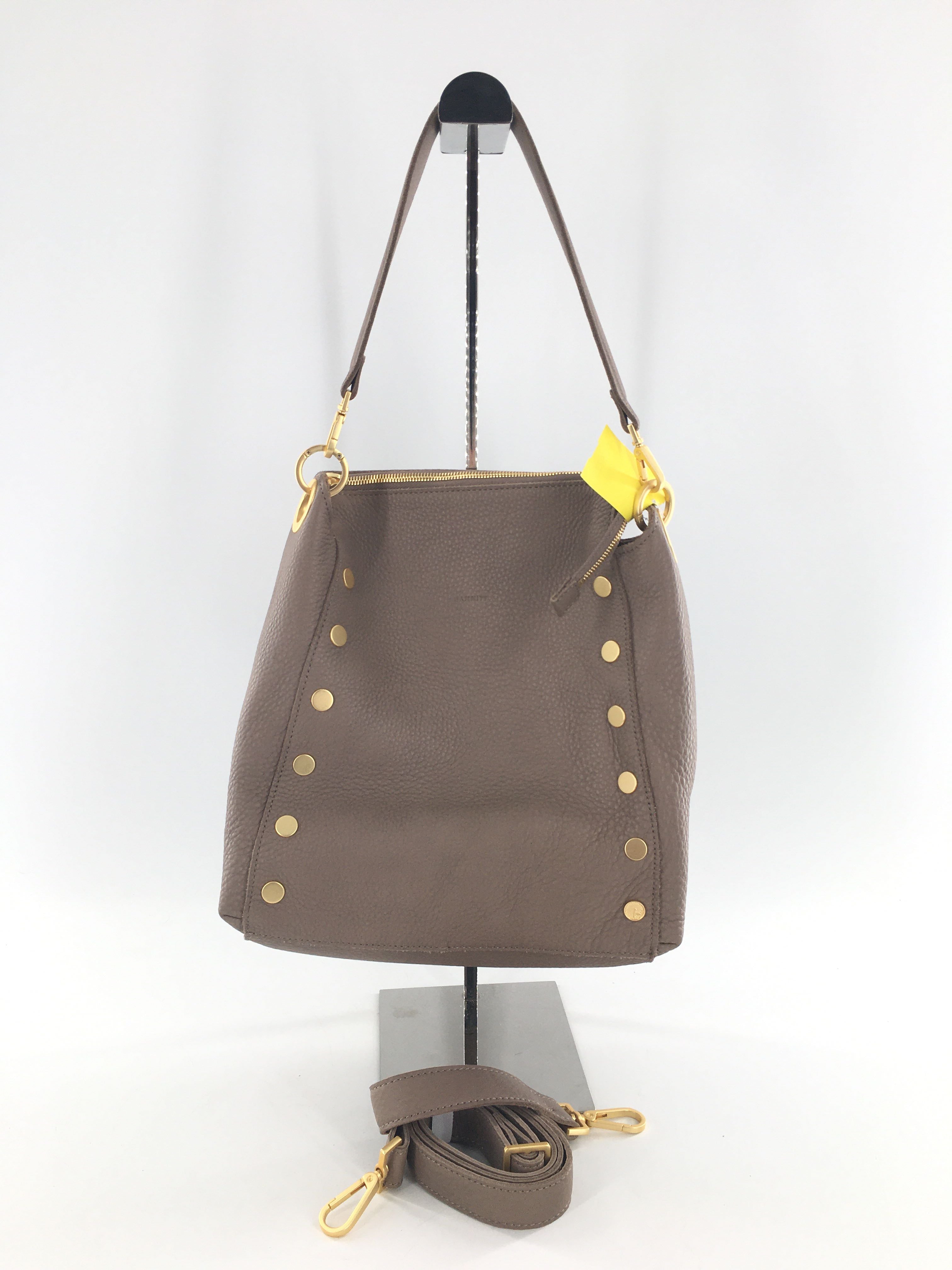leather w/ gold hardware shoulder bag/crossbody