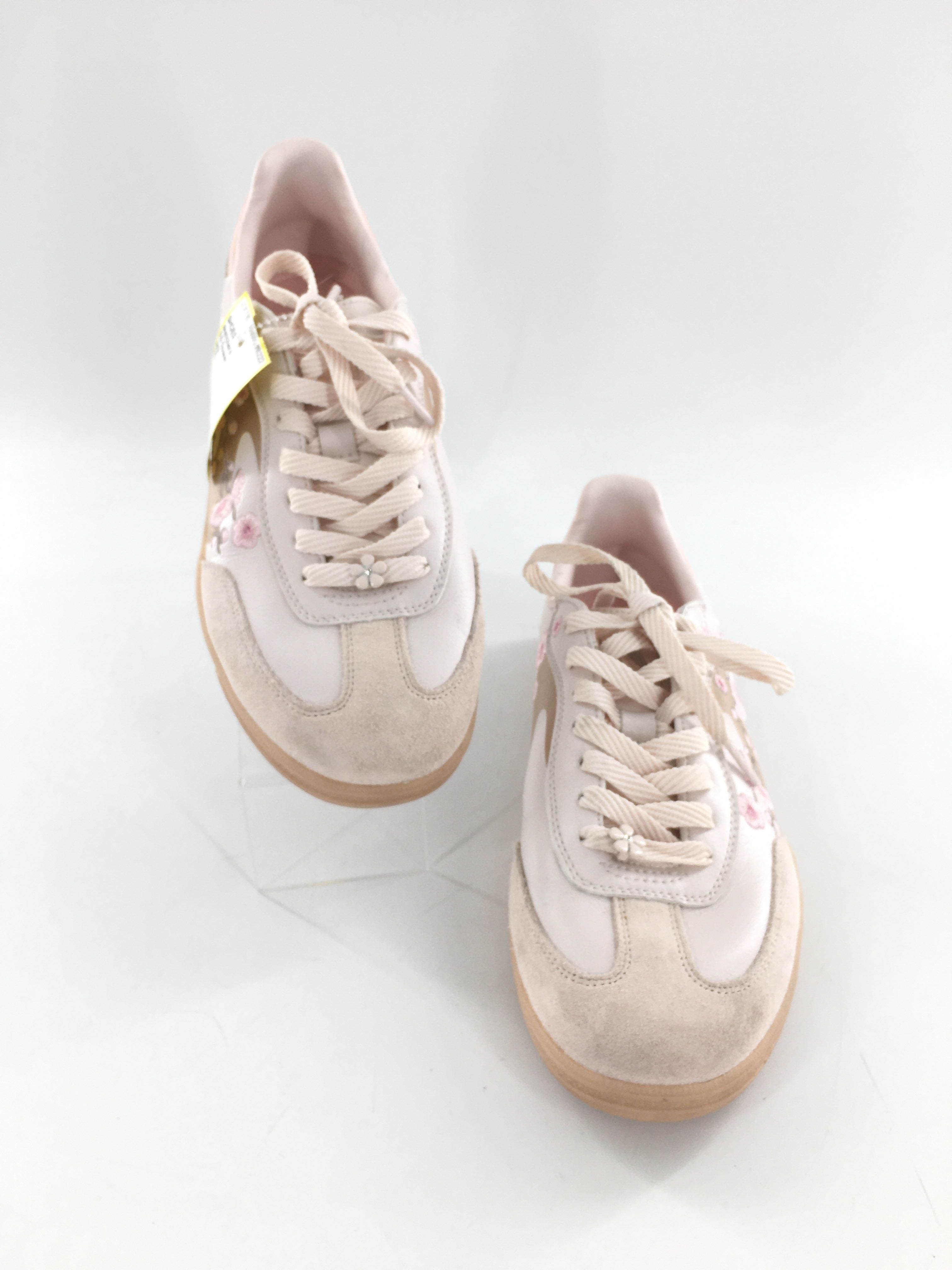 8.5 flower embroidered lace up sneakers