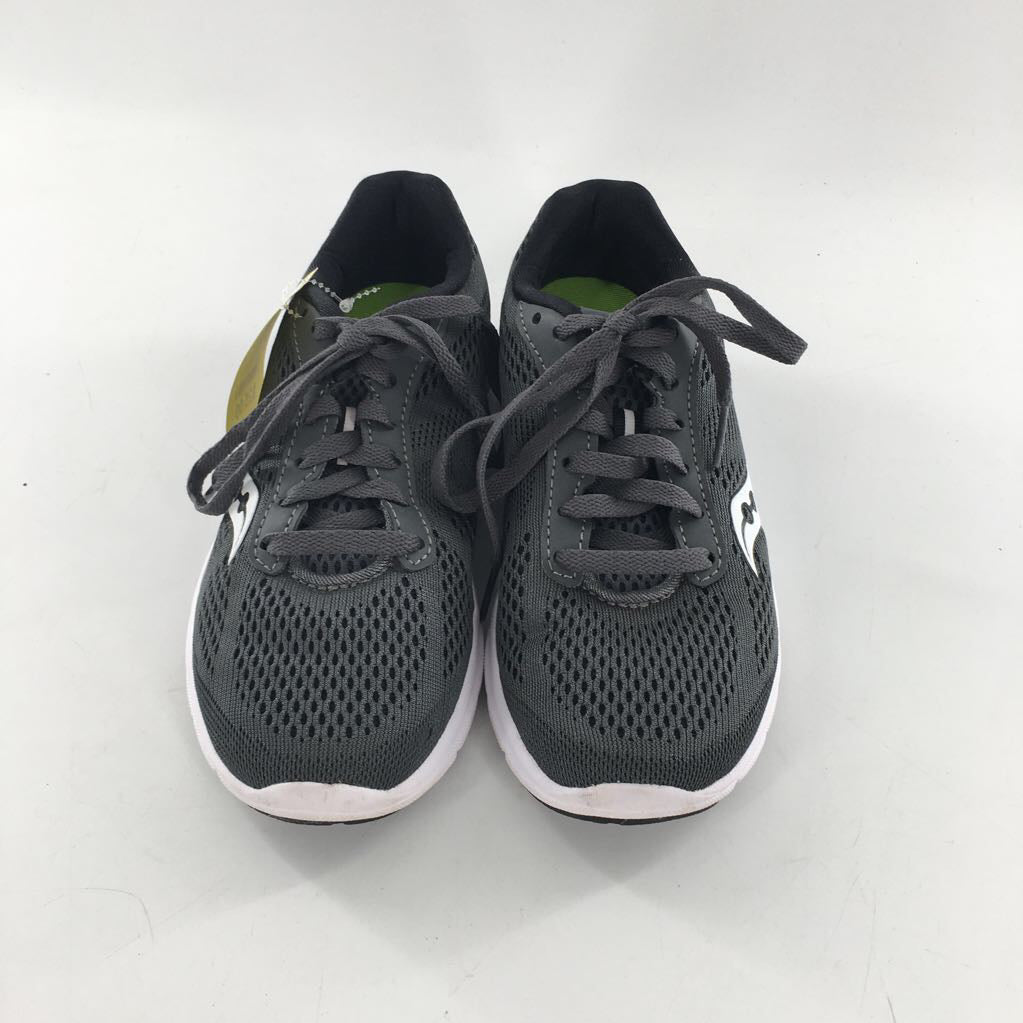 6 lace-up sneaker