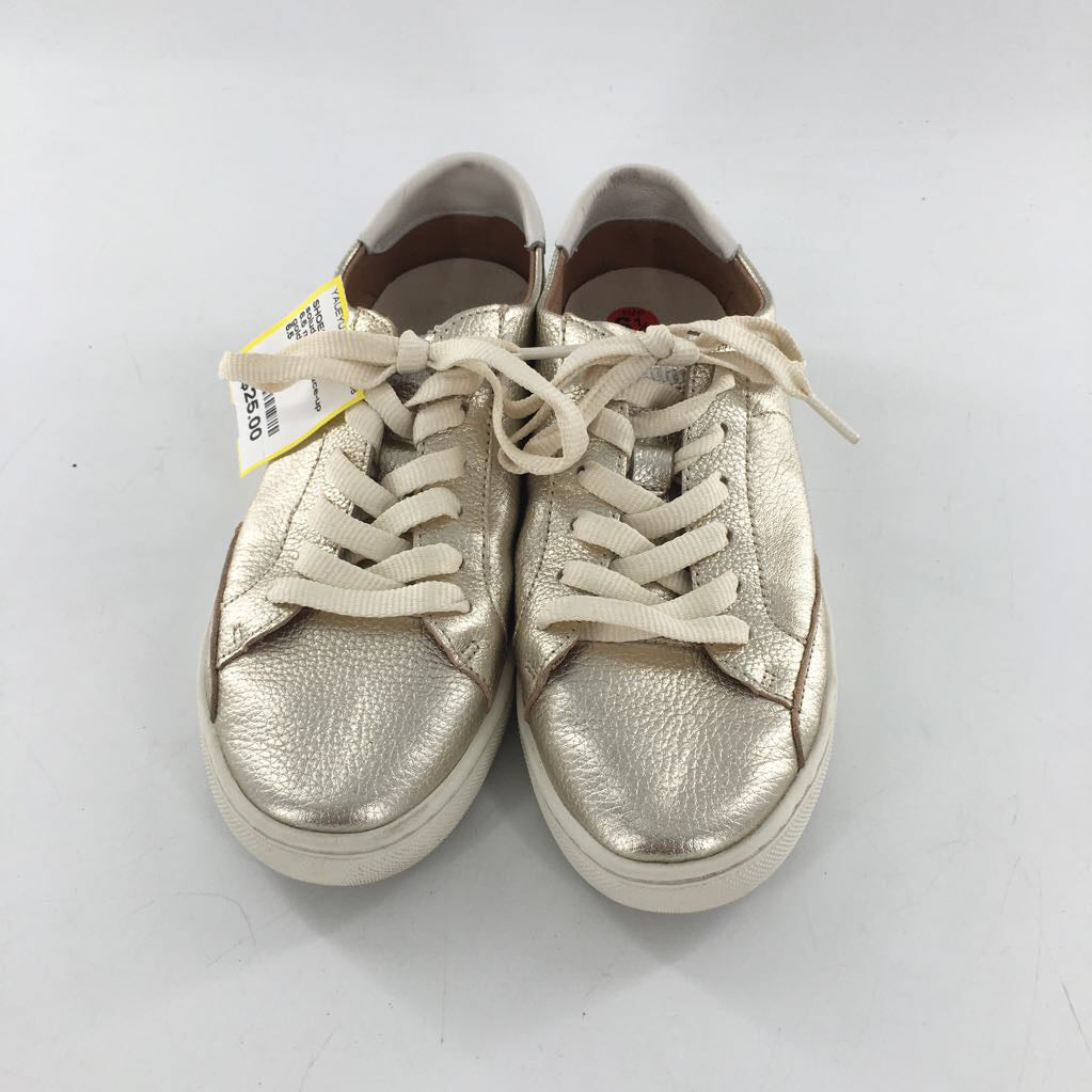 6.5 metallic lace-up sneaker