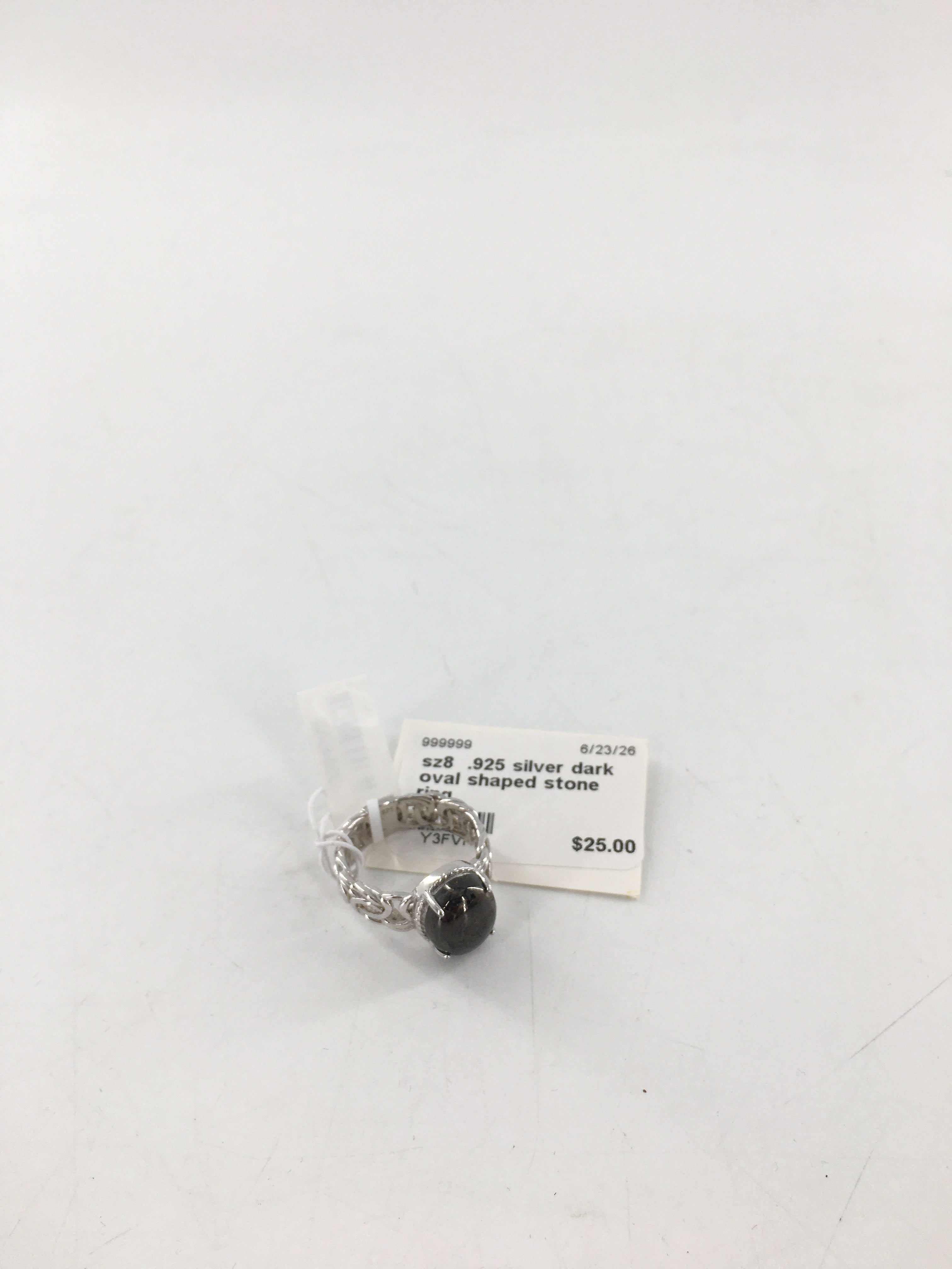 sz8 .925 silver dark oval shaped stone ring