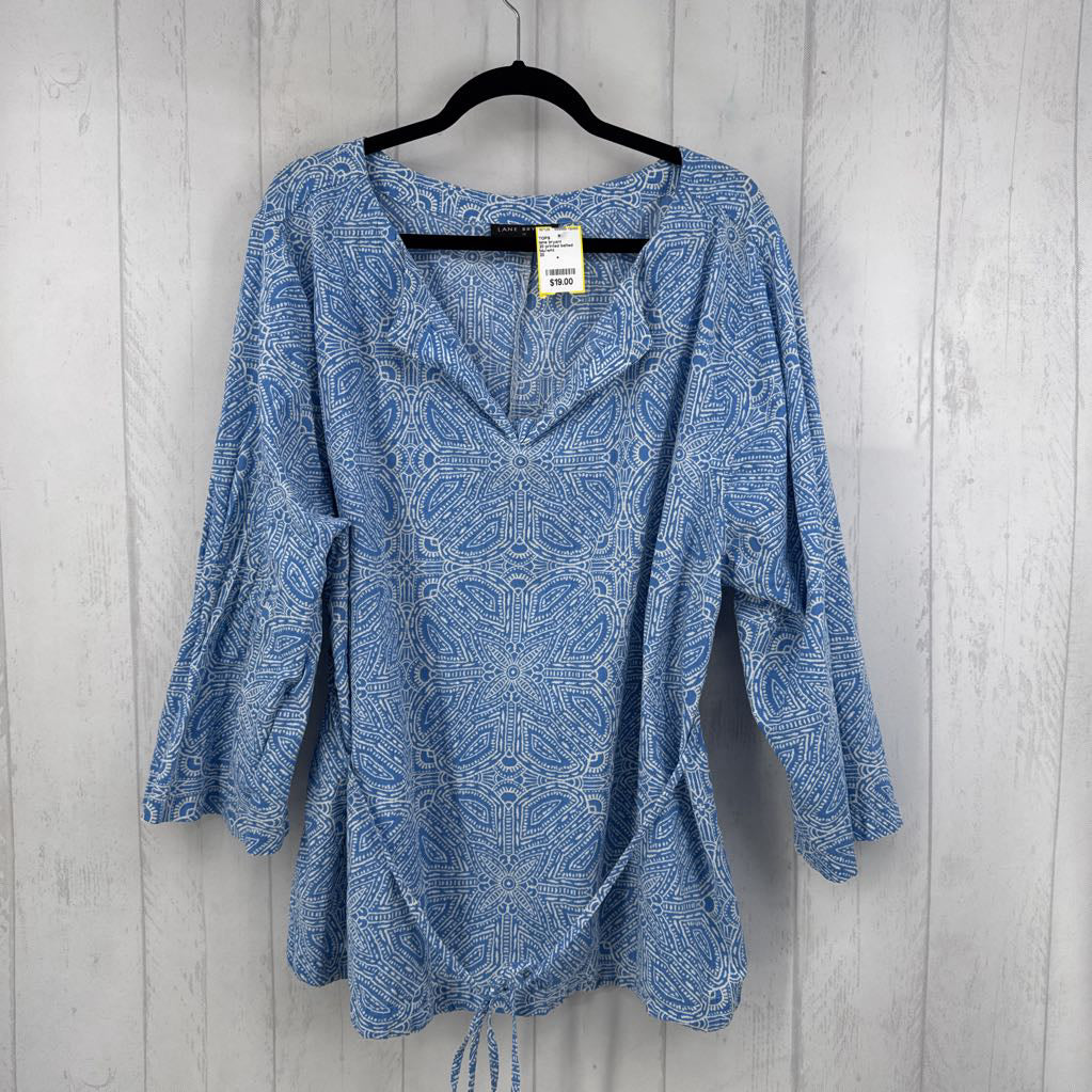 20 printed belted split neck l/s top