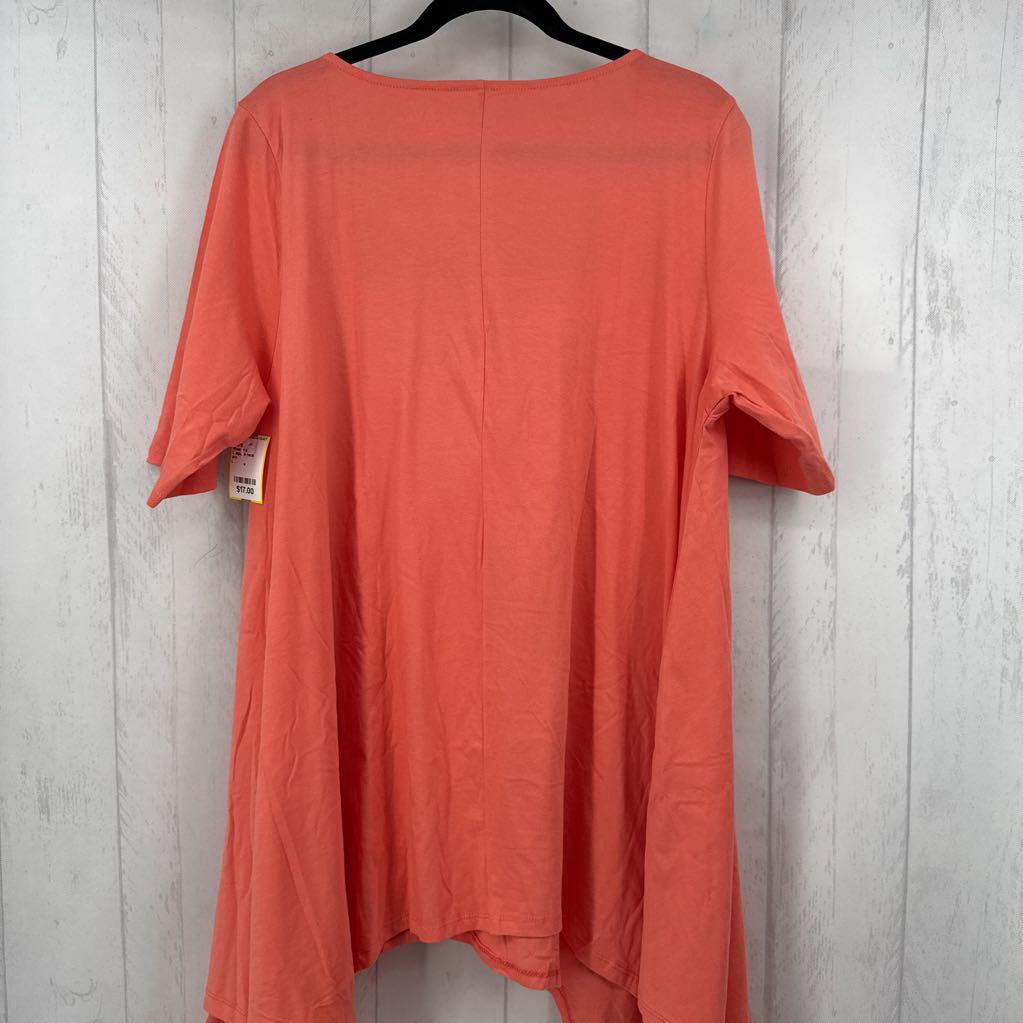 L square neck asymetrical hem s/s tee
