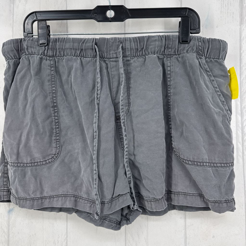 L pull-on twill shorts