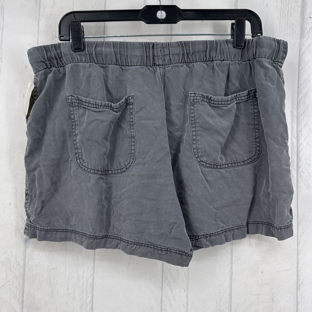 L pull-on twill shorts