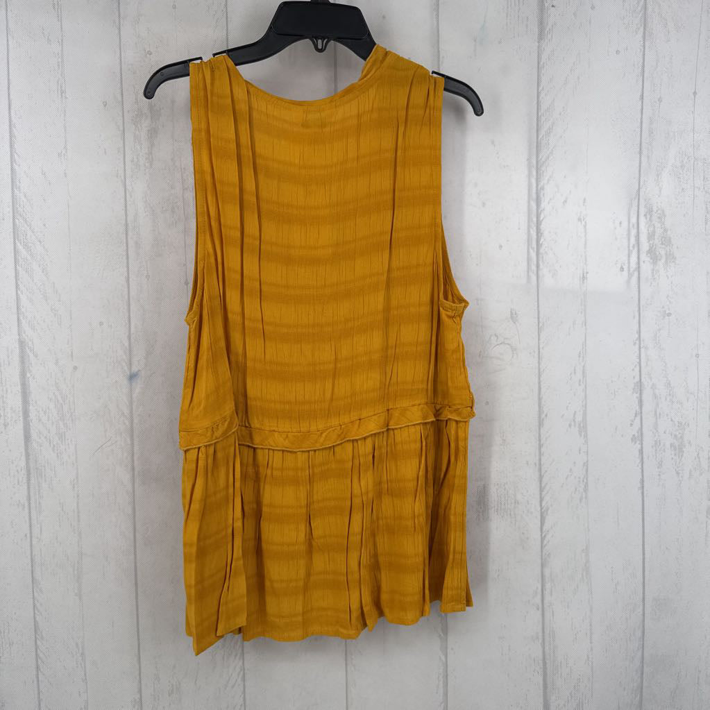 R50 L textured v-neck tank