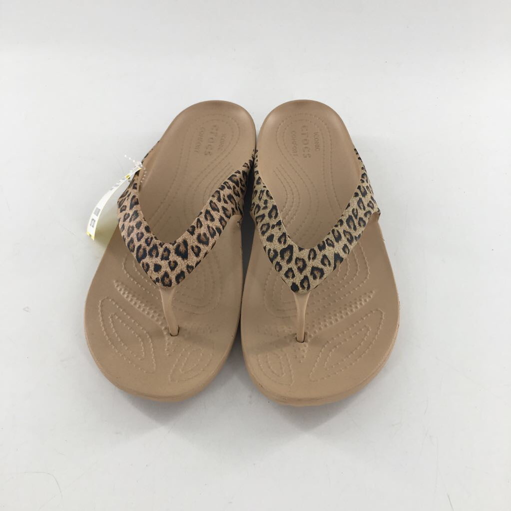 8 animal print flip-flops
