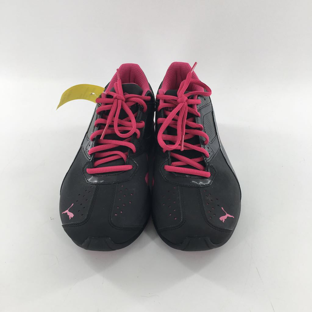 10 lace-up sneaker