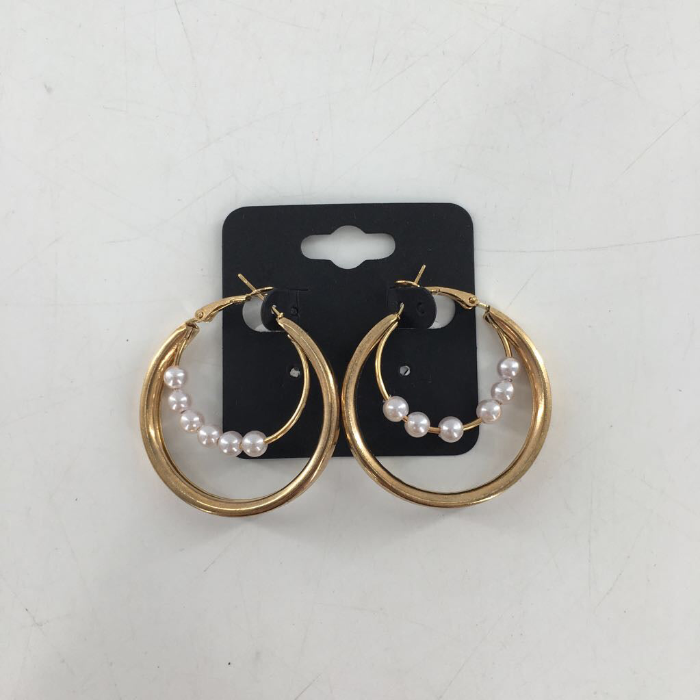 gold hoop earrings w/ pearls