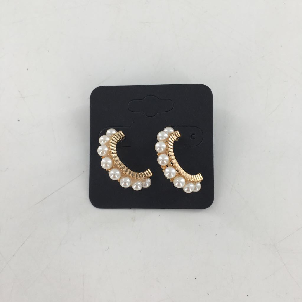 pearl 1/2 hoop earrings