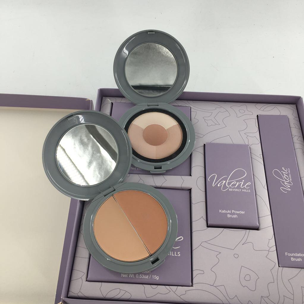 makeup set (foundation,poder,2 brushes)