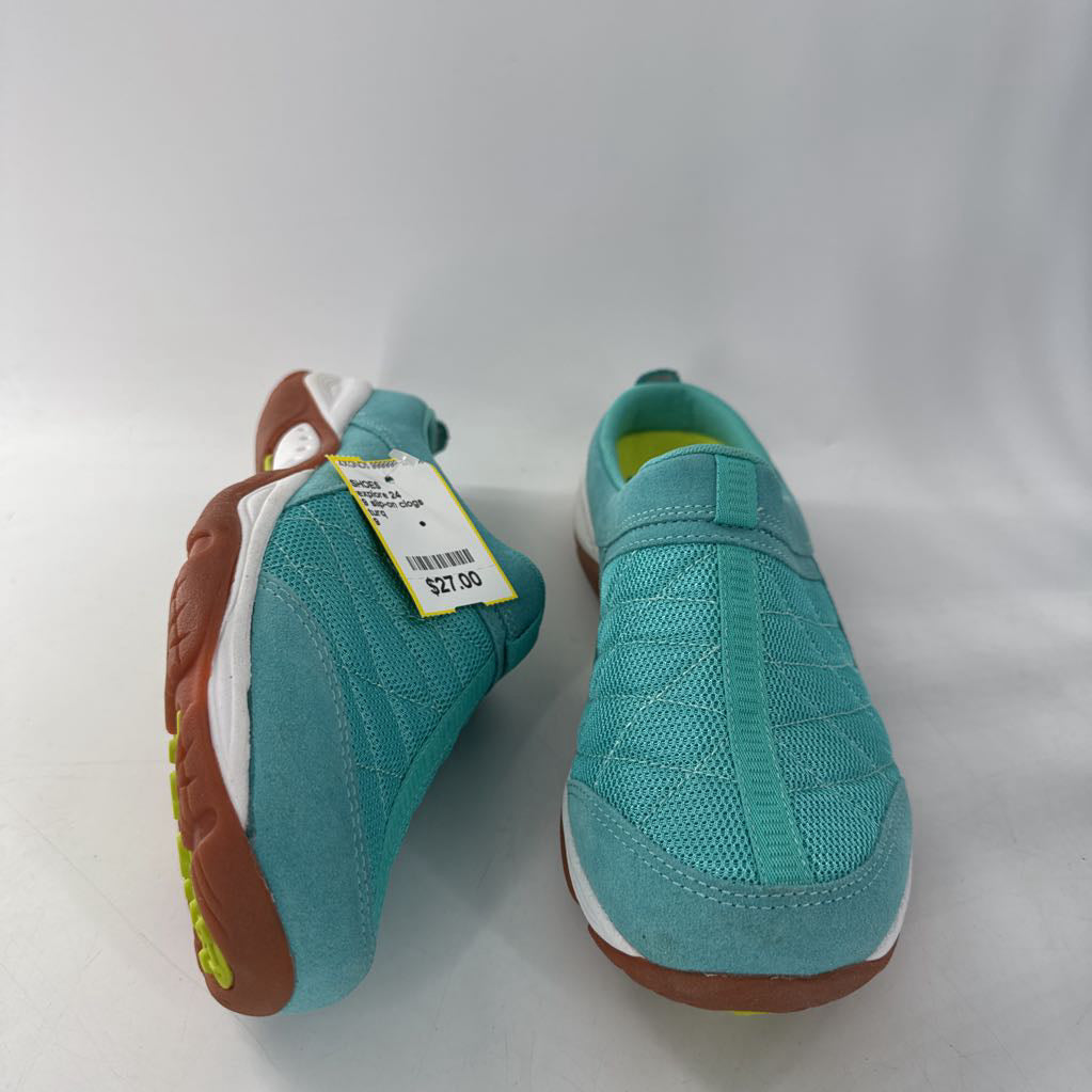 9 slip-on clogs