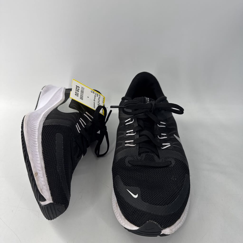 7.5 lace-up sneaker