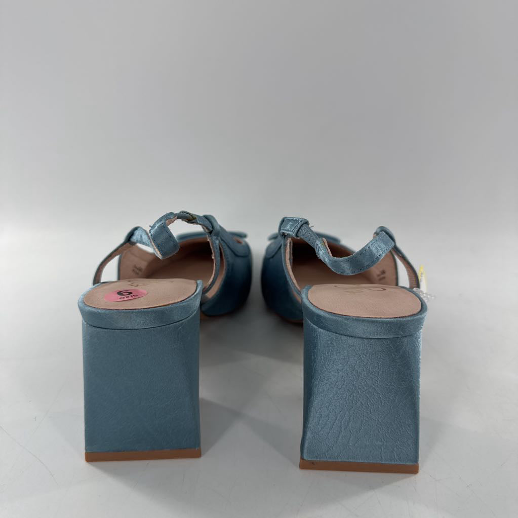 9 geometric buckle flared block heel pumps