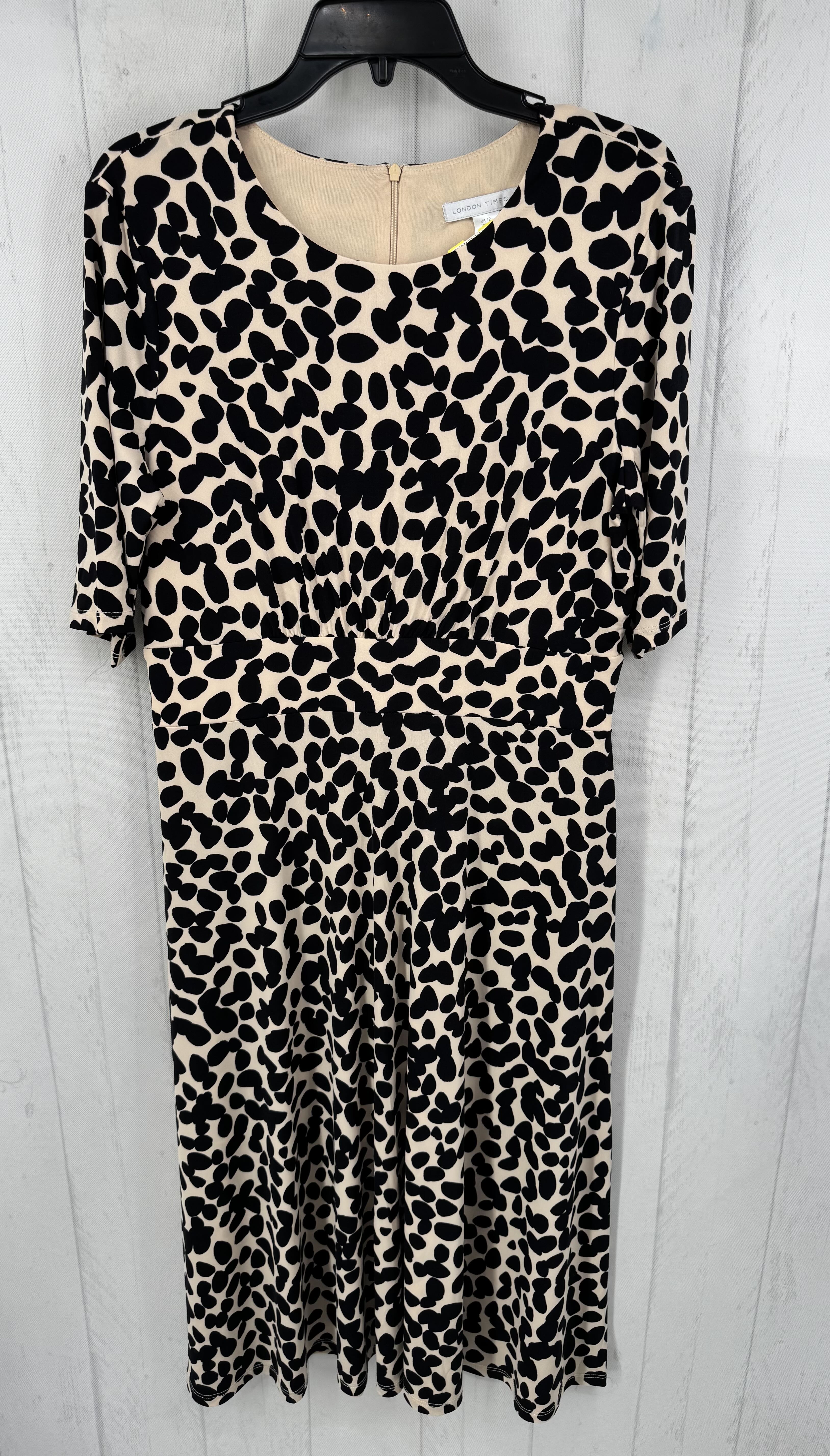 12 dot print scoop neck s/s dress