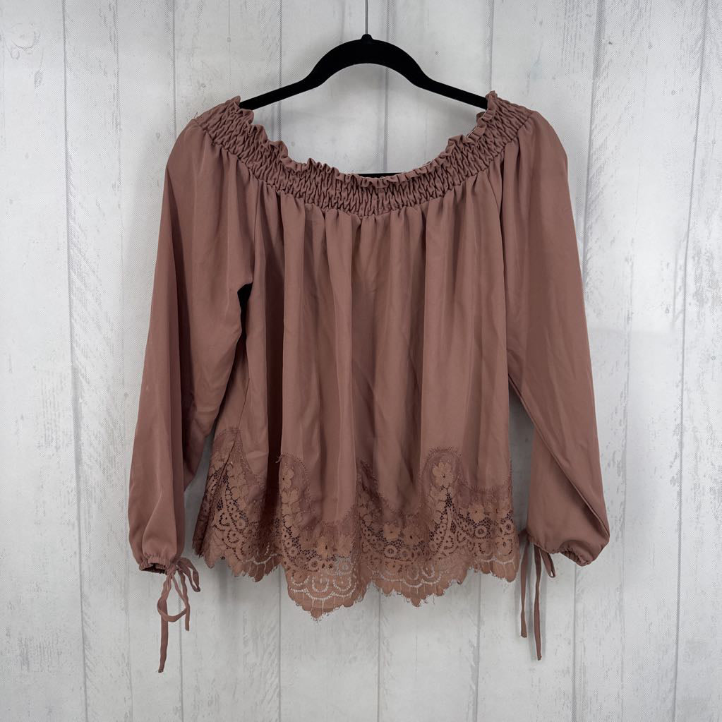 M off the shoulder lace hem 3/4 slv top