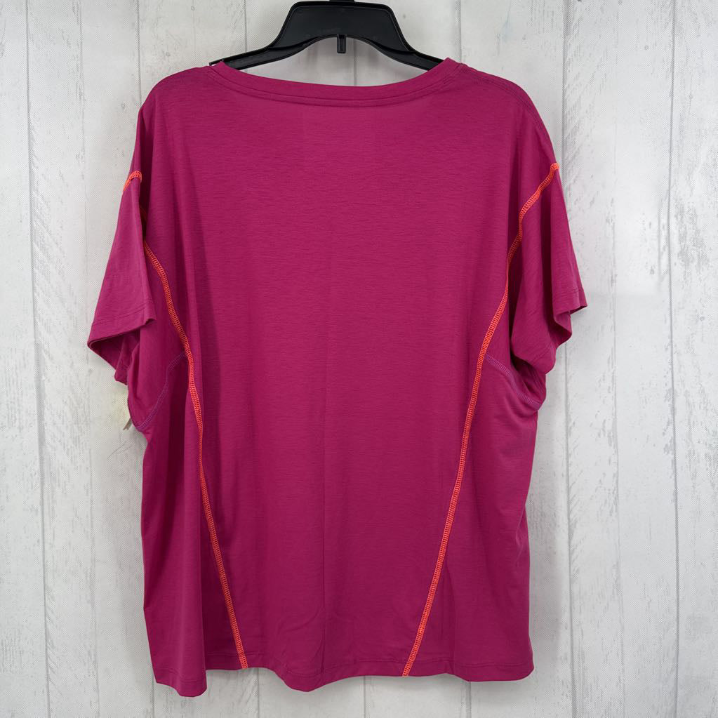 M s/s top w/ contrasting stitching