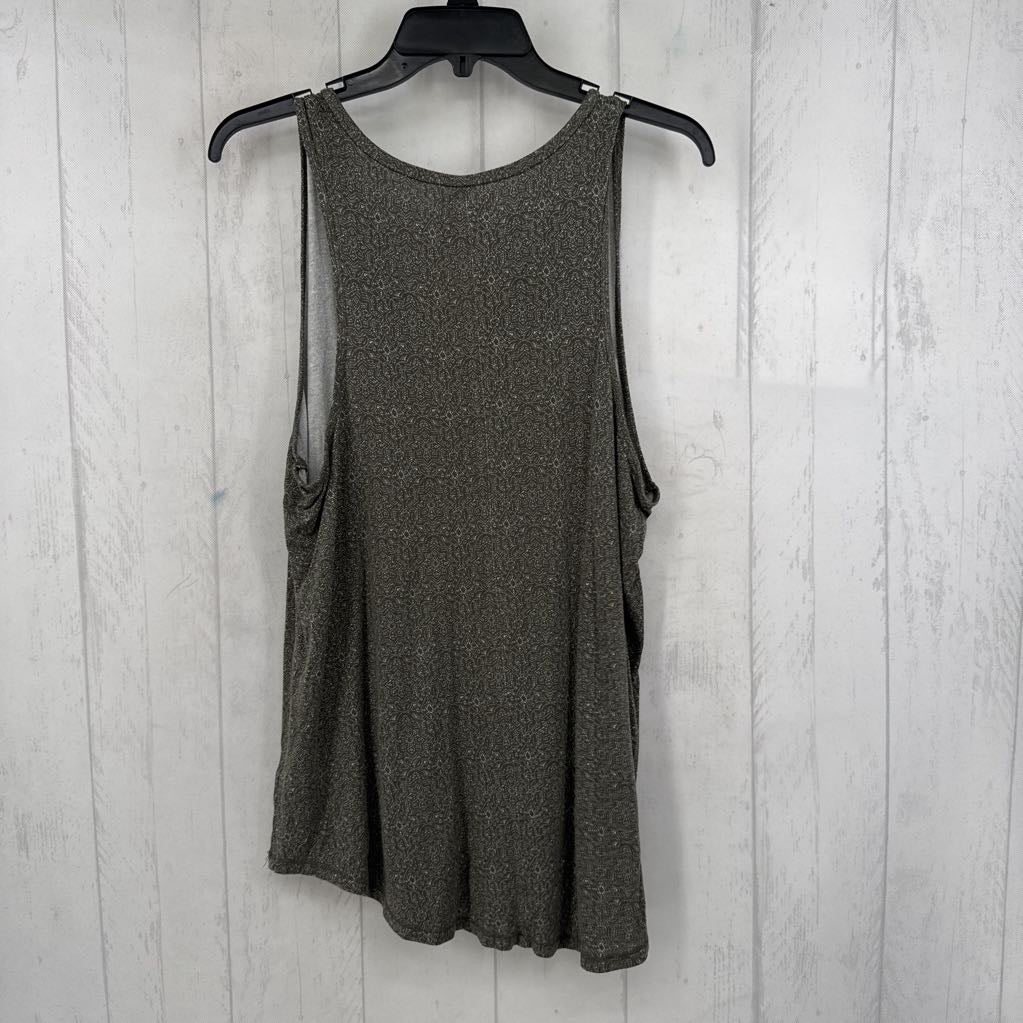 XL printed v-neck tank