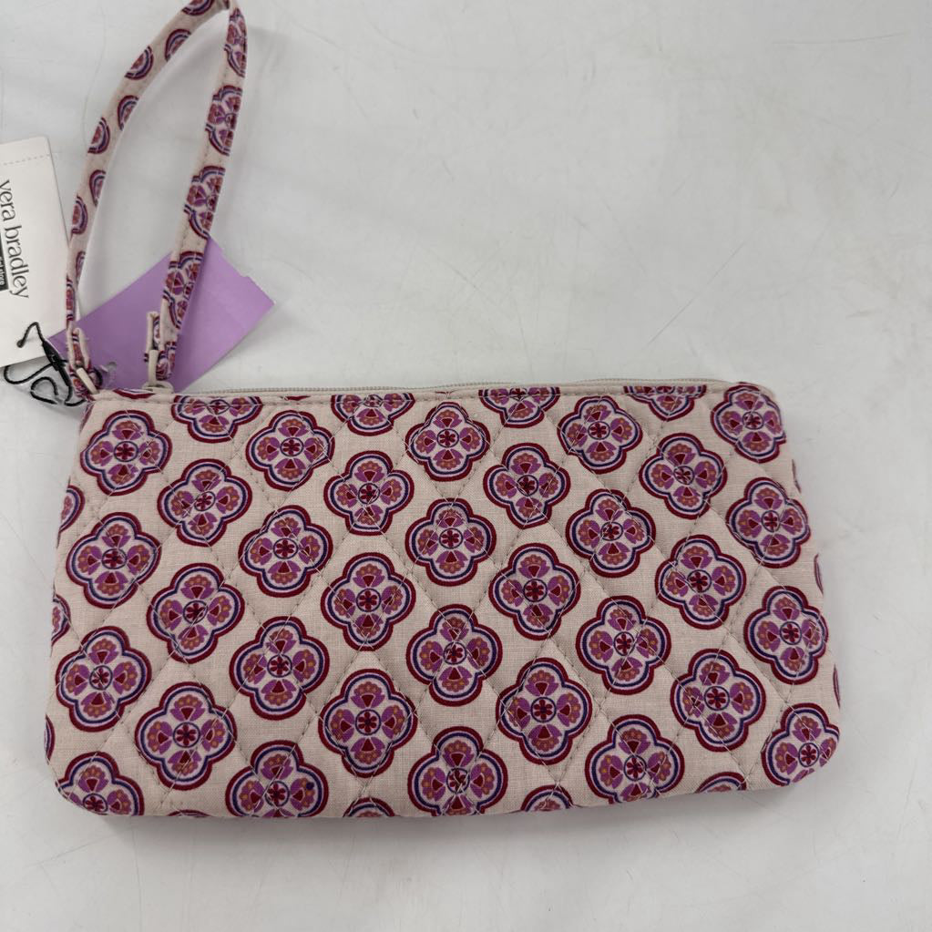 R50 quilted wristlet