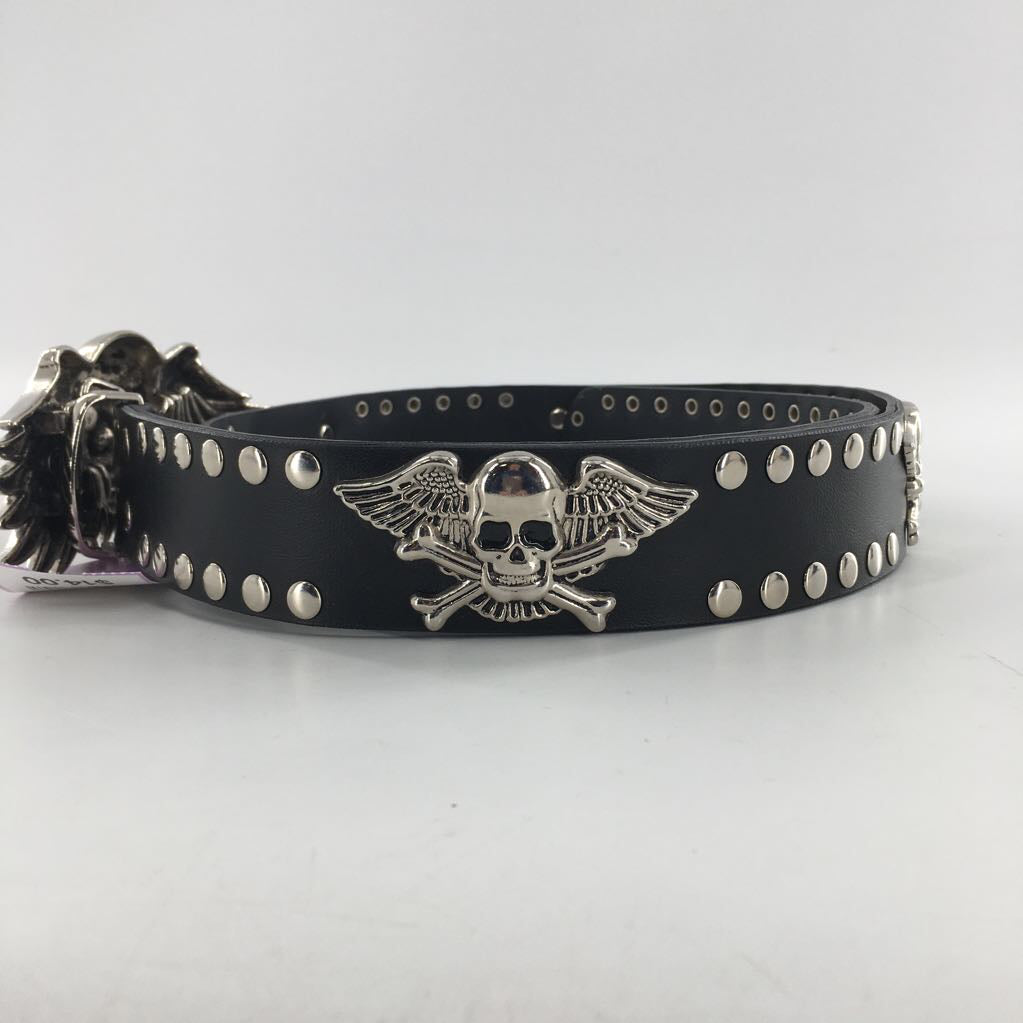 L black leather skull/crossbones belt