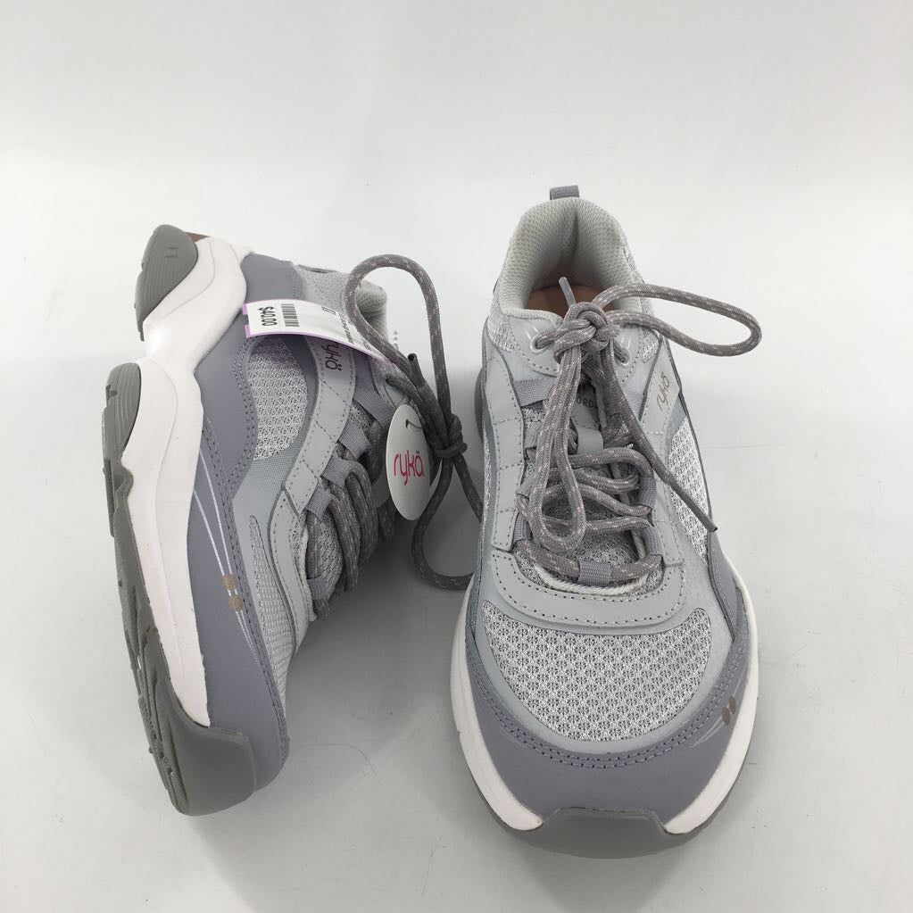 8.5 lace-up sneaker