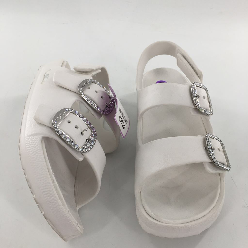 8 velcro strap embelished buckle sandal