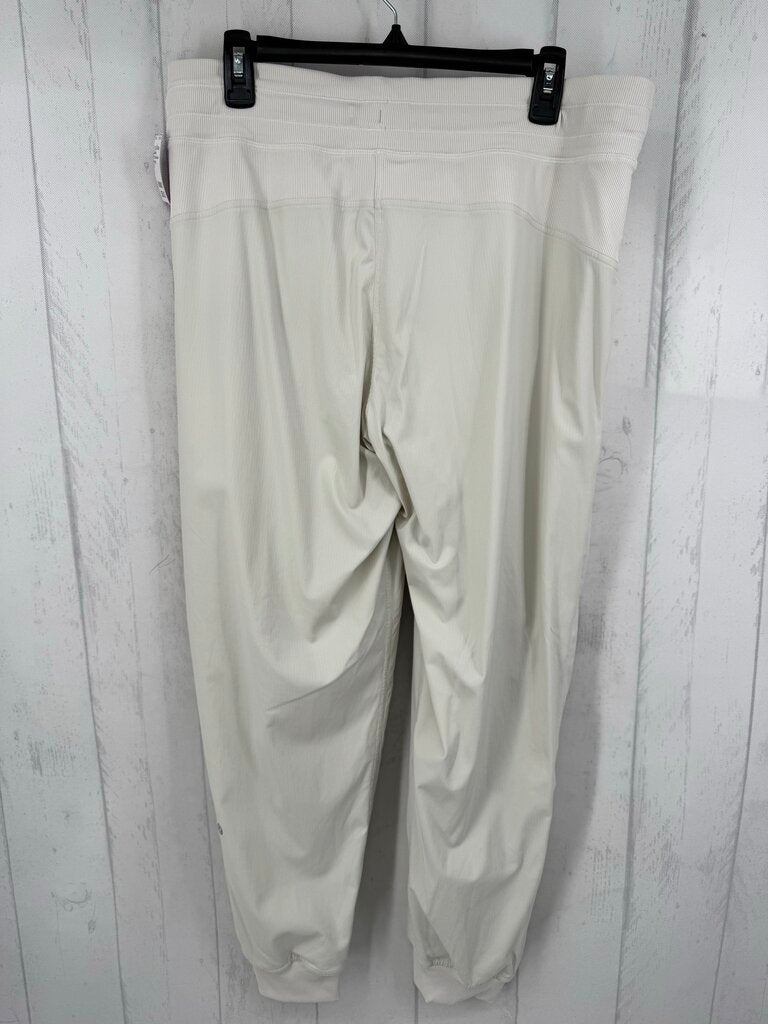 12 ruched pull-on joggers