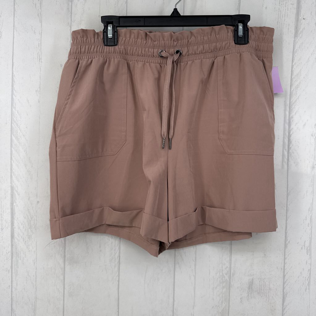 L pull-on shorts