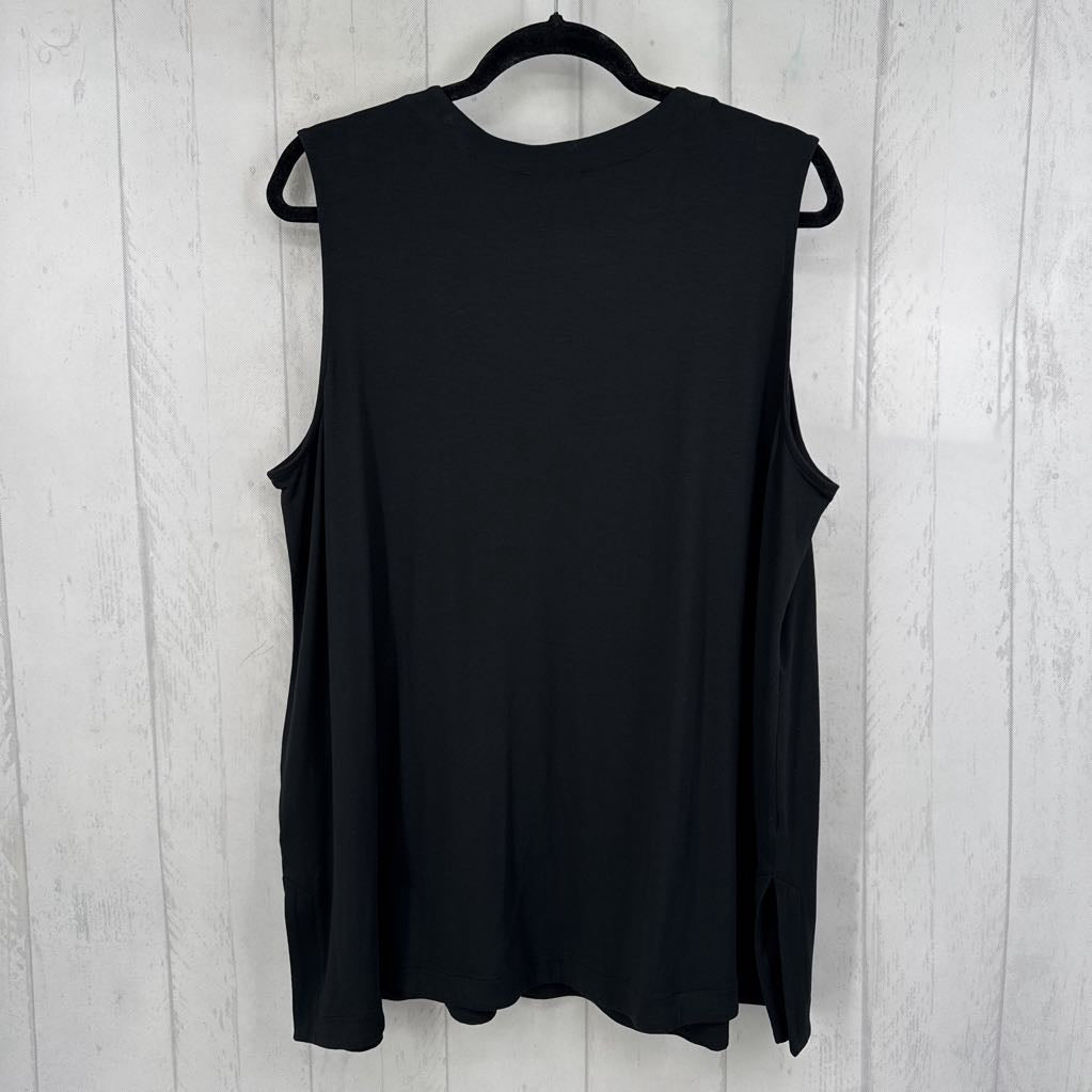 2X round neck flowy tank
