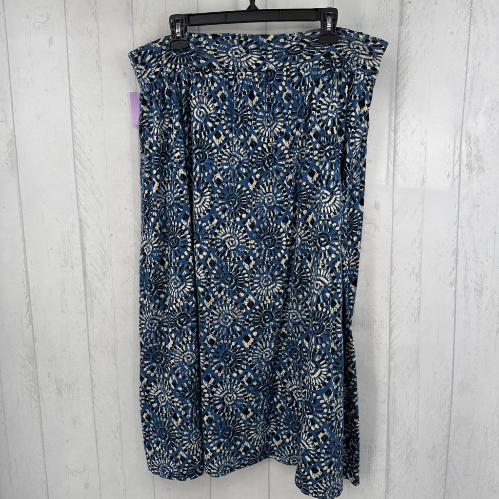 L printed pull-on skirt