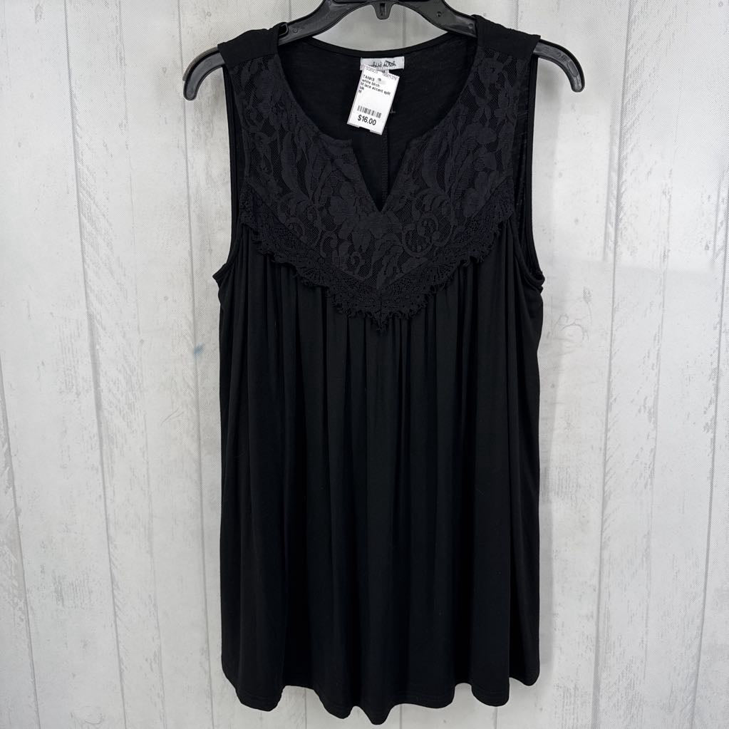 M lace accent split neck flowy tank