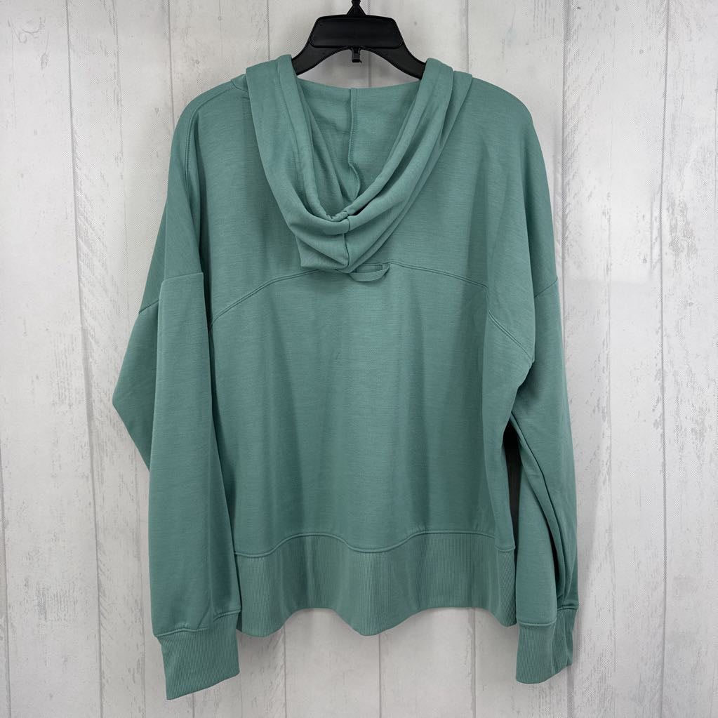 L hooded pullover