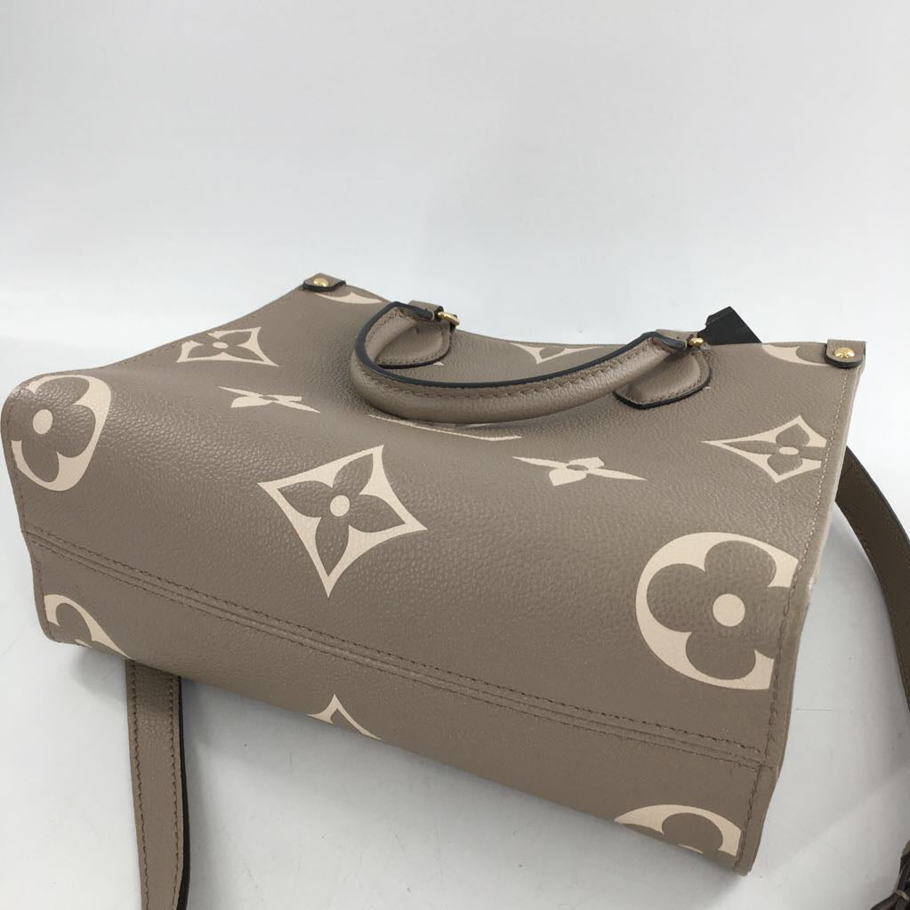 R3650 LV OnTheGo PM handbag