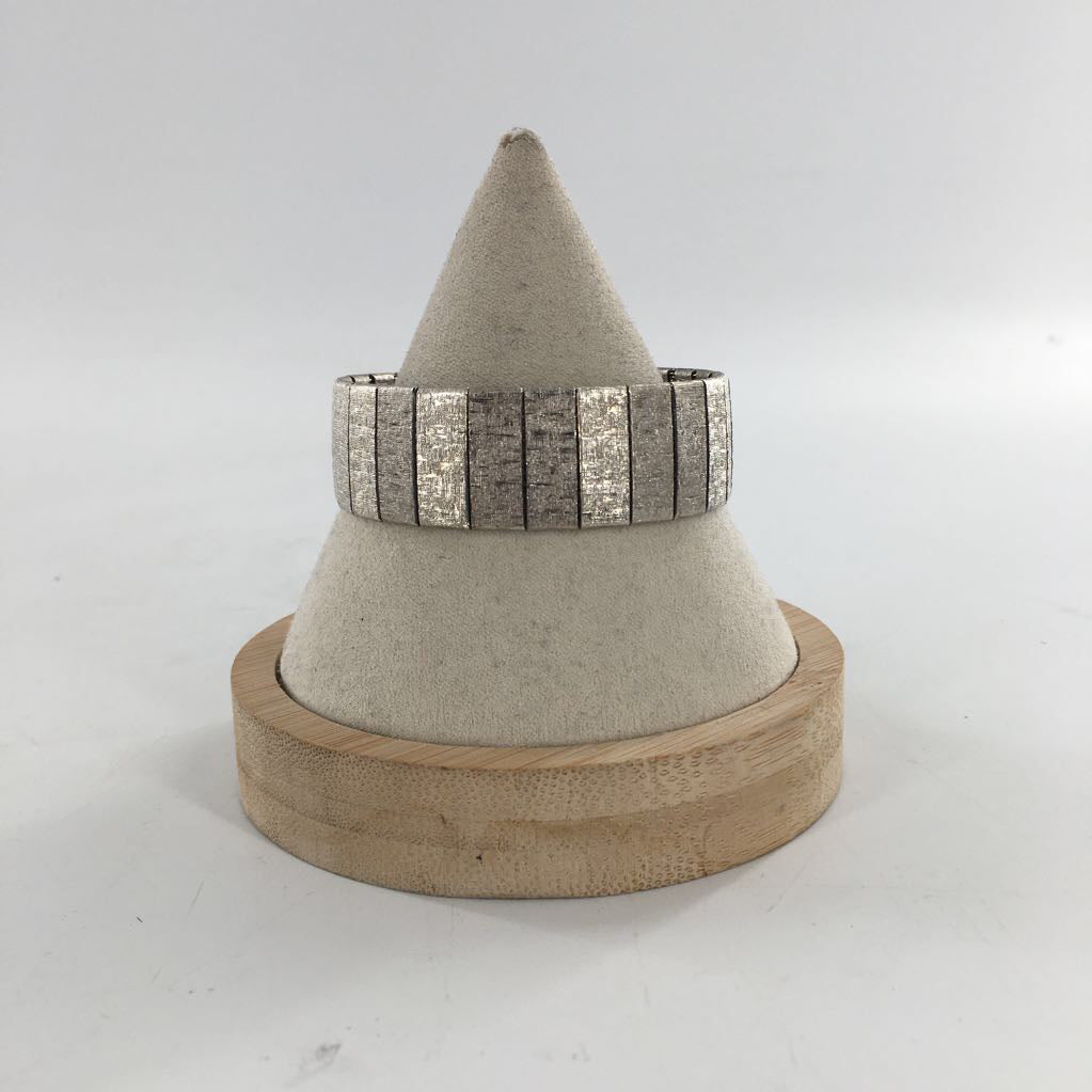 silver clasp bracelet