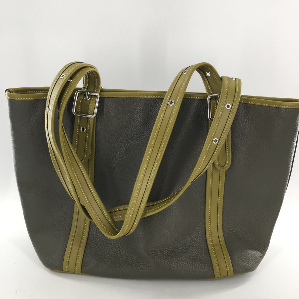 buckle strap top zip tote